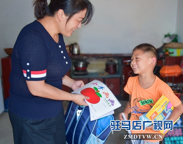 “阿姨，俺給您說個悄悄話”