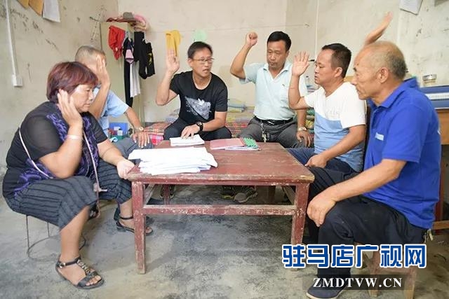 上蔡第一書記李紅杰義務代課一年多