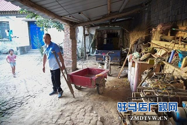 上蔡第一書記李紅杰義務代課一年多
