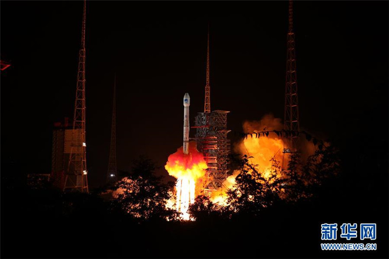 9月19日22時07分，我國在西昌衛(wèi)星發(fā)射中心用長征三號乙運載火箭（及遠征一號上面級），以“一箭雙星”方式成功發(fā)射兩顆北斗導(dǎo)航衛(wèi)星。 新華社發(fā)（梁珂巖 攝）