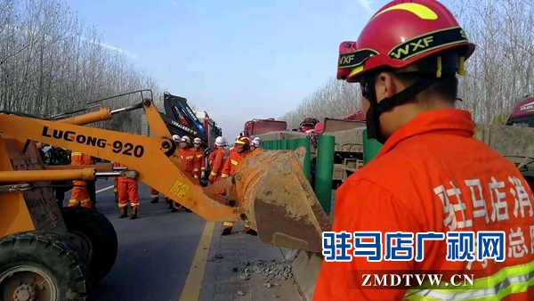 駐馬店多部門聯合處置 大廣高速平輿段道路恢復通行