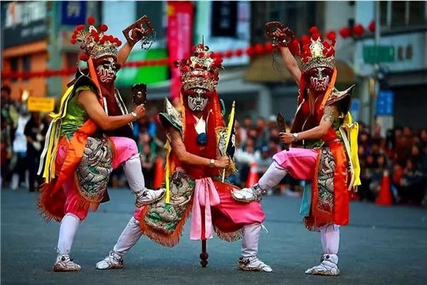 逛廟會！看馬戲！賞燈海！駐馬店老北京廟會吃喝玩樂全都有