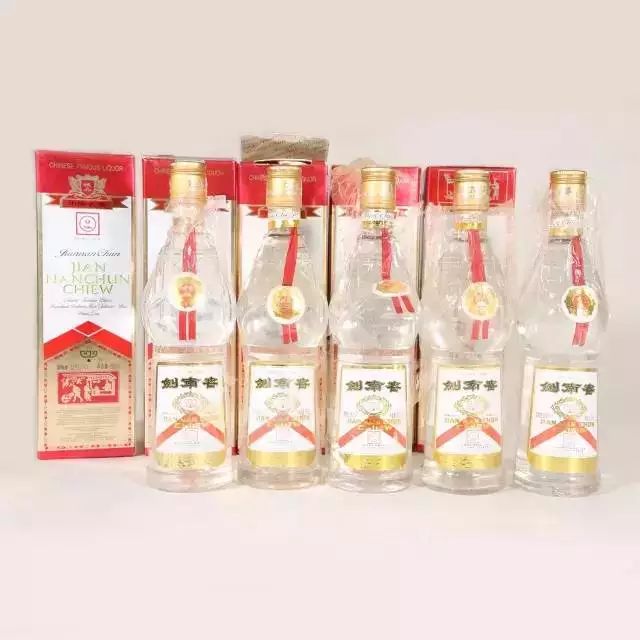 三十年前的名酒都長(zhǎng)啥樣？看看就知道老了