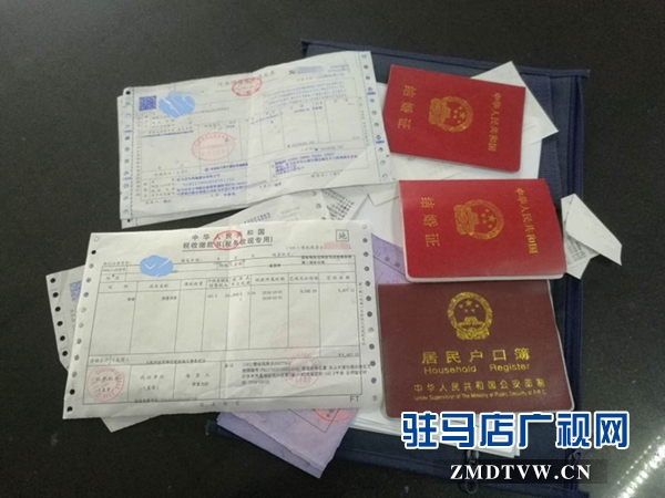 群眾辦事心急忘包 戶(hù)籍民警熱情找送