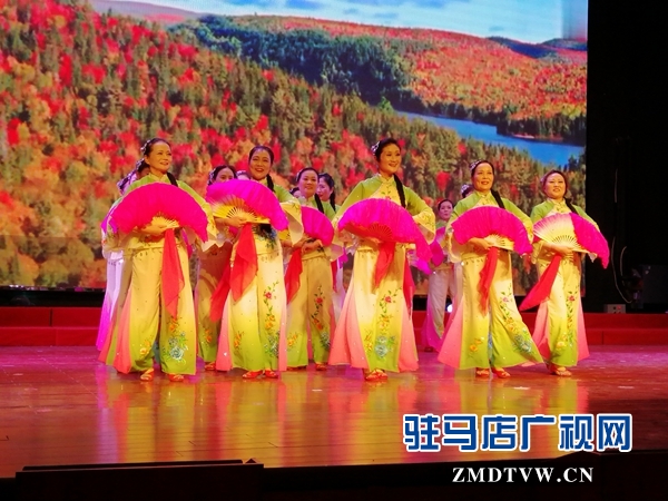 駐馬店市直老干部活動中心各個(gè)藝術(shù)團(tuán)載歌載舞迎新春