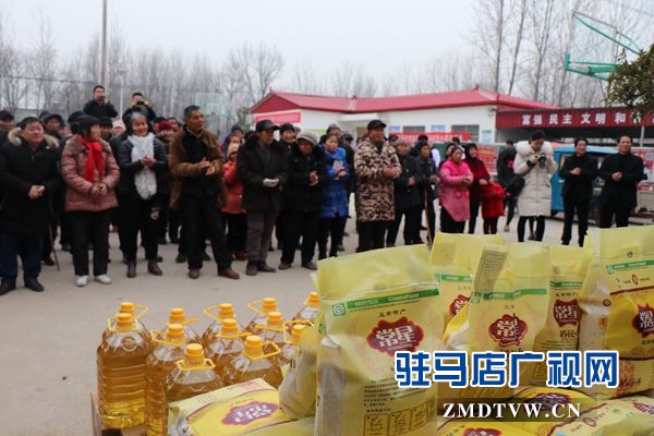 團市委聯(lián)合市青年商會為貧困戶送溫暖