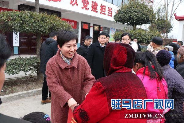 團市委聯合市青年商會為貧困戶送溫暖