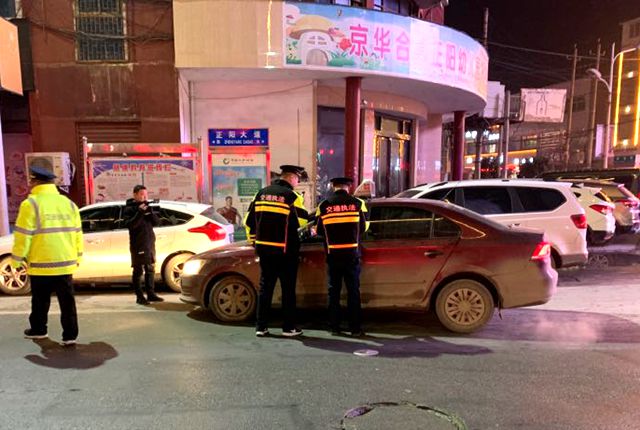 正陽縣交通運輸執(zhí)法局突擊檢查出租車營運秩序