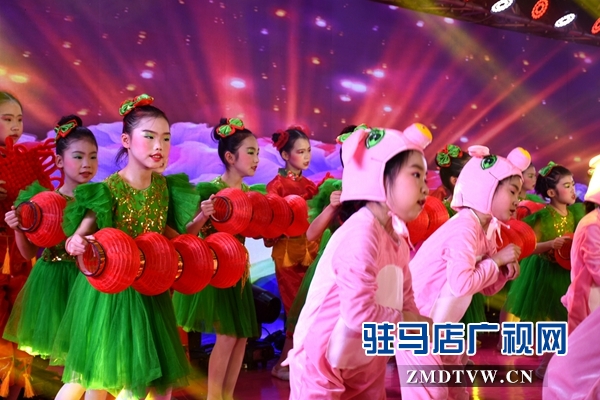 正陽縣舉辦“粒?；ㄉ悖瑵鉂夤枢l(xiāng)情”主題元宵節(jié)晚會(huì)