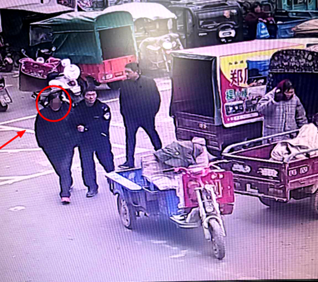 陪妻子看病見財(cái)起意   拿別人醫(yī)療費(fèi)伸手被抓