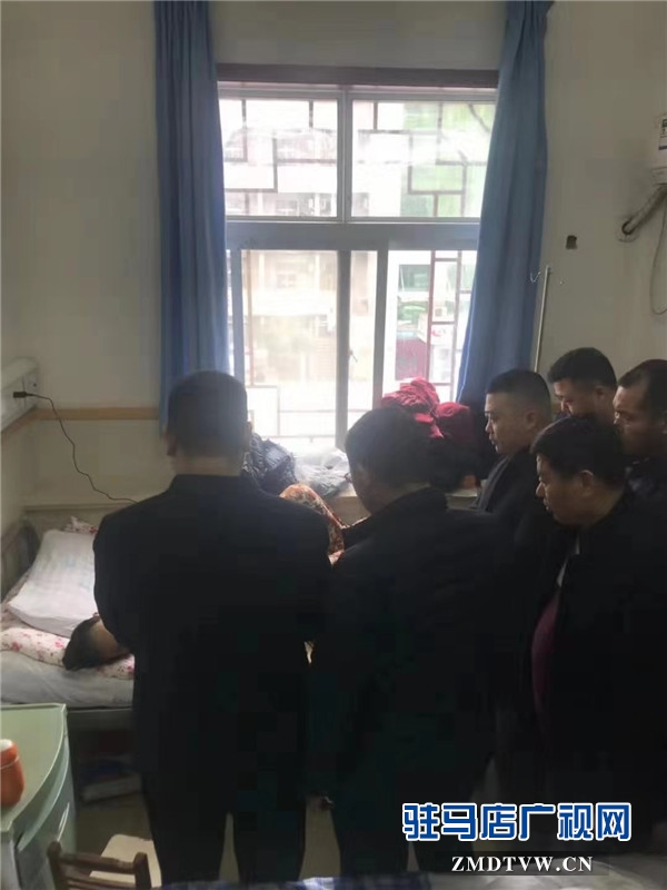 愛克集團(tuán)總裁王峰看望慰問(wèn)患病員工并帶去集團(tuán)愛心捐款13萬(wàn)余元
