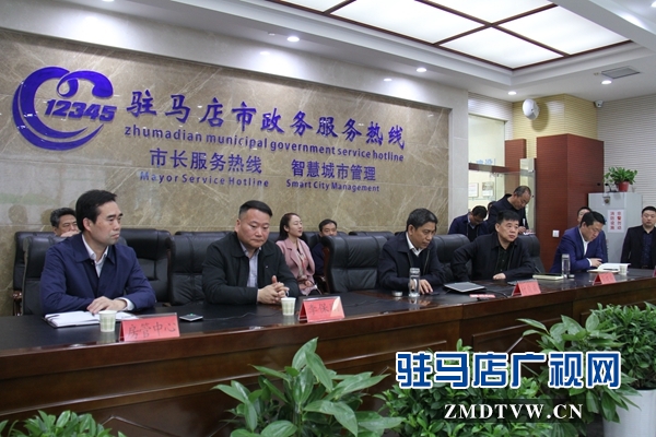  付自成接聽(tīng)12345市長(zhǎng)熱線 生活問(wèn)題是市民反映的熱點(diǎn)