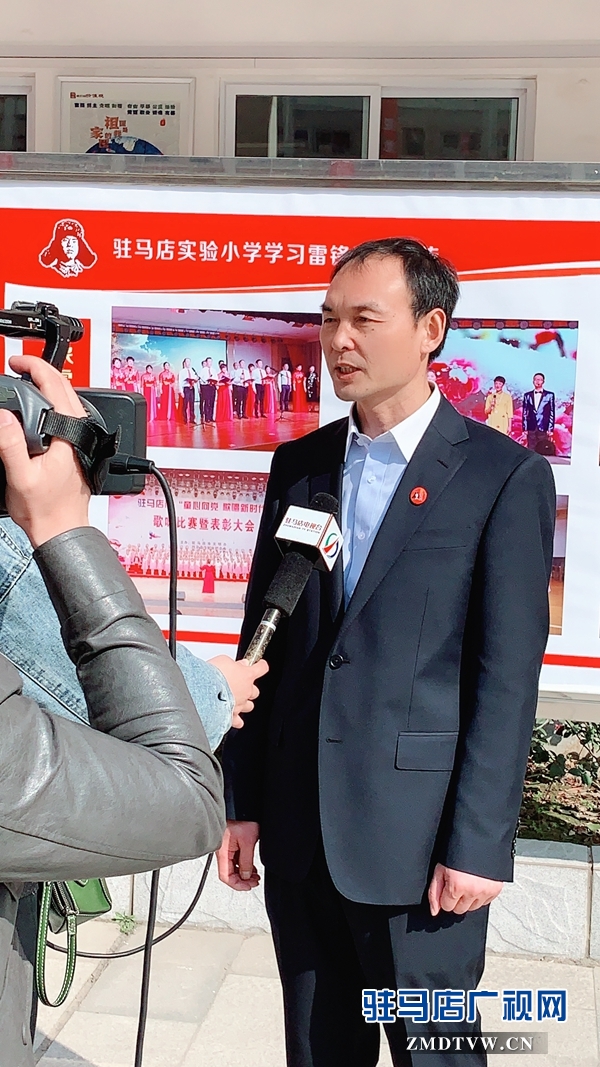 陶克將軍蒞臨市實驗小學(xué)弘揚雷鋒精神