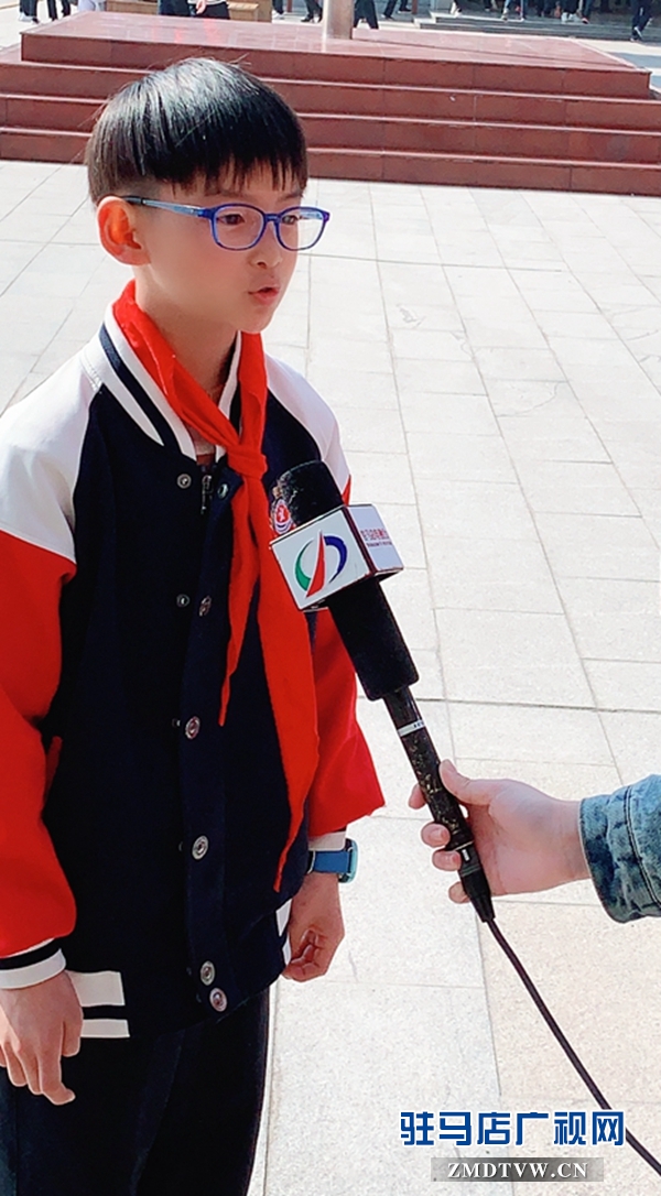 陶克將軍蒞臨市實驗小學(xué)弘揚雷鋒精神