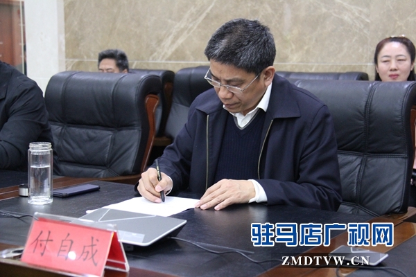  付自成接聽(tīng)12345市長(zhǎng)熱線 生活問(wèn)題是市民反映的熱點(diǎn)
