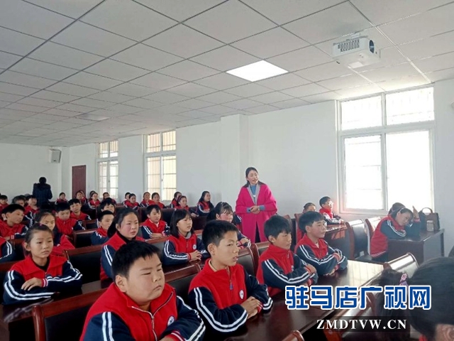 開展心理疏導培訓  關(guān)注青少年心理健康