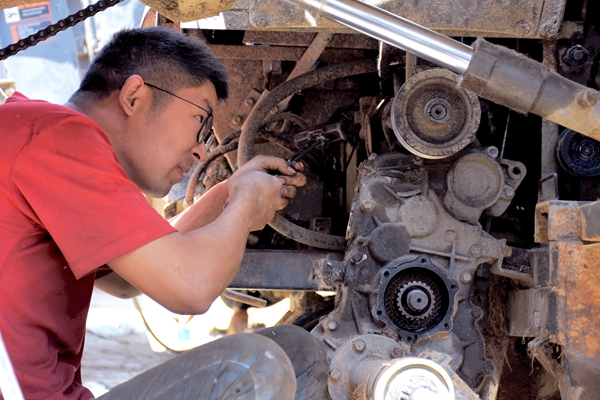 正陽農(nóng)機(jī)監(jiān)理站“送檢下鄉(xiāng)”備戰(zhàn)“三夏”