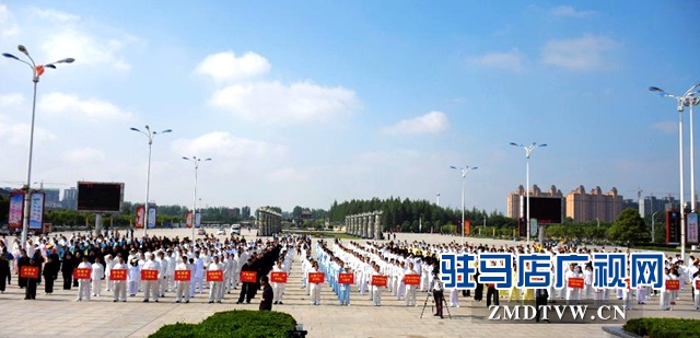 正陽(yáng)：千人同練太極引導(dǎo)全民健身