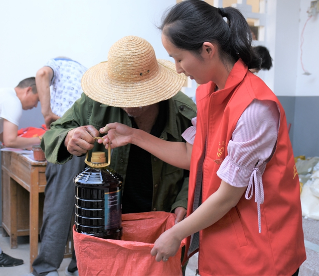 正陽(yáng)建工集團(tuán)端午情系老職工