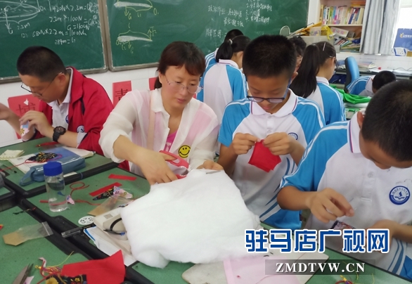 駐馬店市實(shí)驗(yàn)中學(xué)師生“體驗(yàn)式”過端午 感受傳統(tǒng)節(jié)日魅力