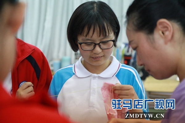 駐馬店市實(shí)驗(yàn)中學(xué)師生“體驗(yàn)式”過端午 感受傳統(tǒng)節(jié)日魅力