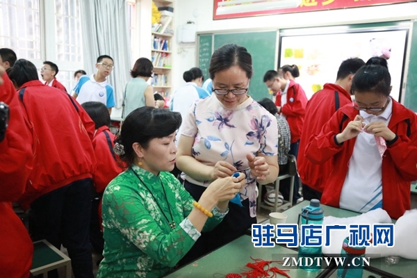 駐馬店市實(shí)驗(yàn)中學(xué)師生“體驗(yàn)式”過端午 感受傳統(tǒng)節(jié)日魅力