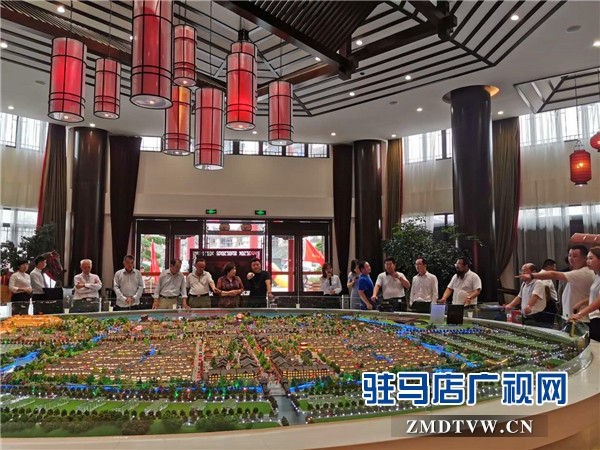   駐馬店市平輿商會(huì)聯(lián)合皇家驛站?御府舉辦愛心送考公益活動(dòng)助力考生順利赴考