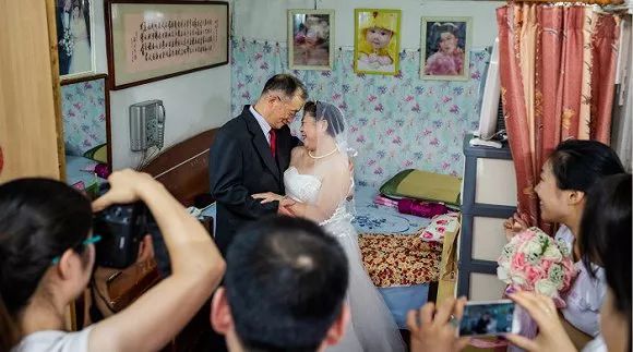 內(nèi)斂、奢靡與偽裝：中國人如何在鏡頭前表達(dá)愛情？ 