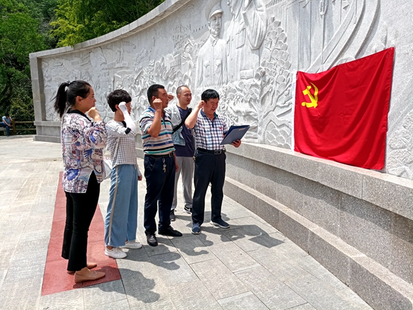 正陽(yáng)縣氣象局開(kāi)展“不忘初心、牢記使命”主題黨日活動(dòng)
