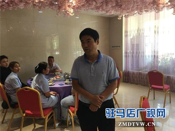 駐馬店市企業(yè)家協(xié)會第14組走進(jìn)板橋鎮(zhèn)劉溝村愛心捐贈12萬元愛心物資