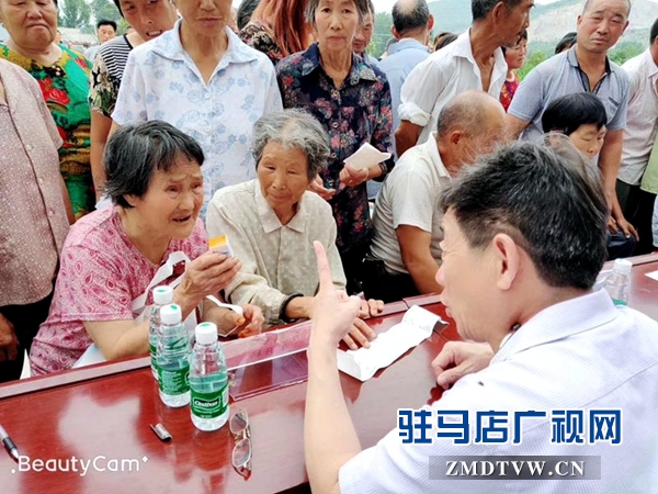 駐馬店骨科醫(yī)院到確山縣西王樓村開(kāi)展義診活動(dòng)