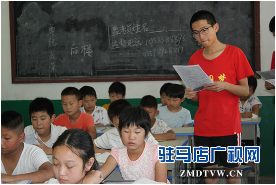 黃淮學(xué)院暑期“三下鄉(xiāng)”團隊到遂平縣進行暑期防溺水宣傳