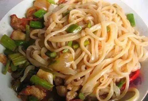 深夜食堂：攢勁弟弟帶你吃！烏魯木齊十大經(jīng)典拌面館，咱新疆人就好這口... 