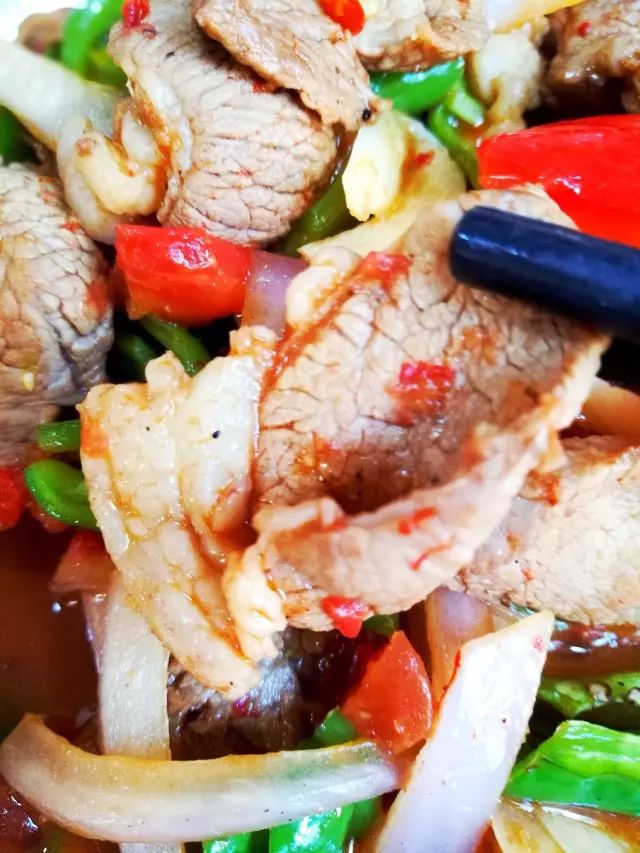 深夜食堂：攢勁弟弟帶你吃！烏魯木齊十大經(jīng)典拌面館，咱新疆人就好這口... 
