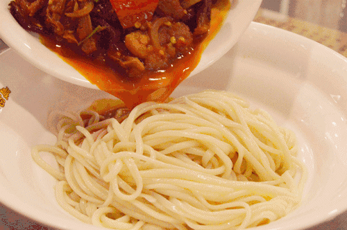 深夜食堂：攢勁弟弟帶你吃！烏魯木齊十大經(jīng)典拌面館，咱新疆人就好這口... 
