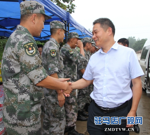 驛城區(qū)領(lǐng)導(dǎo)看望慰問(wèn)駐訓(xùn)部隊(duì)