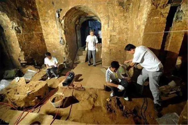 關(guān)羽墓被打開，考古專家發(fā)現(xiàn)一物，百姓直呼：我們錯(cuò)拜了1800年 