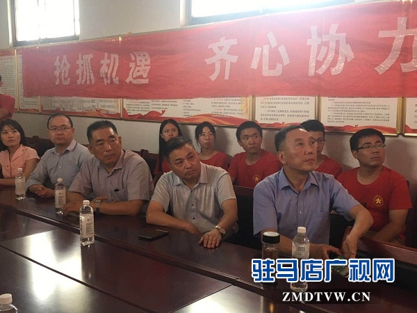 閆洼村開展博士服務(wù)團(tuán)“電商下鄉(xiāng)”精準(zhǔn)扶貧活動