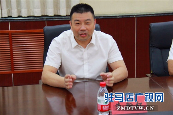 駐馬店市企業(yè)擁軍優(yōu)屬協(xié)會(huì)會(huì)長(zhǎng)、青商會(huì)會(huì)長(zhǎng)、鵬宇集團(tuán)創(chuàng)始人總裁朱新紅率隊(duì)開(kāi)展八一建軍節(jié)慰問(wèn)活動(dòng)