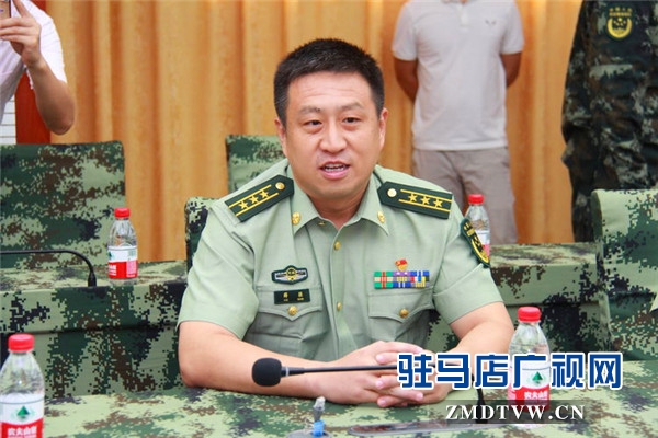 駐馬店市企業(yè)擁軍優(yōu)屬協(xié)會(huì)會(huì)長(zhǎng)、青商會(huì)會(huì)長(zhǎng)、鵬宇集團(tuán)創(chuàng)始人總裁朱新紅率隊(duì)開(kāi)展八一建軍節(jié)慰問(wèn)活動(dòng)