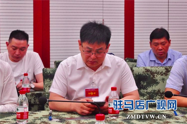 駐馬店市企業(yè)擁軍優(yōu)屬協(xié)會(huì)會(huì)長(zhǎng)、青商會(huì)會(huì)長(zhǎng)、鵬宇集團(tuán)創(chuàng)始人總裁朱新紅率隊(duì)開(kāi)展八一建軍節(jié)慰問(wèn)活動(dòng)