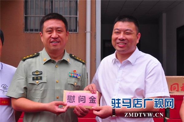 駐馬店市企業(yè)擁軍優(yōu)屬協(xié)會(huì)會(huì)長(zhǎng)、青商會(huì)會(huì)長(zhǎng)、鵬宇集團(tuán)創(chuàng)始人總裁朱新紅率隊(duì)開(kāi)展八一建軍節(jié)慰問(wèn)活動(dòng)