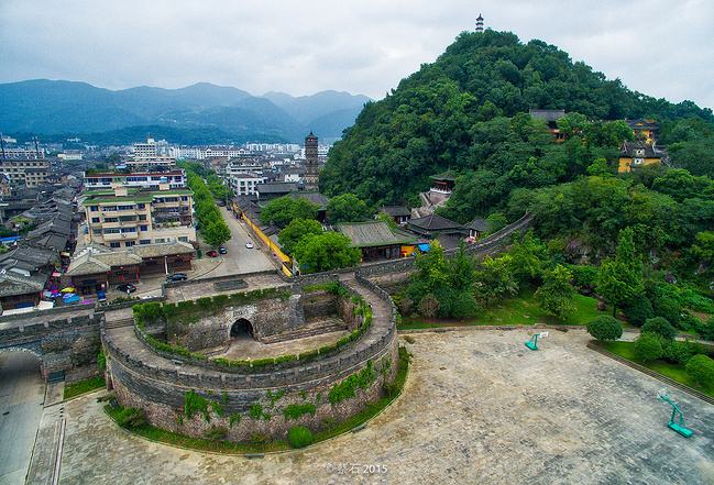 臺風侵襲臨海古城：當古建筑遭遇洪水猛獸，我們該如何應對？ 