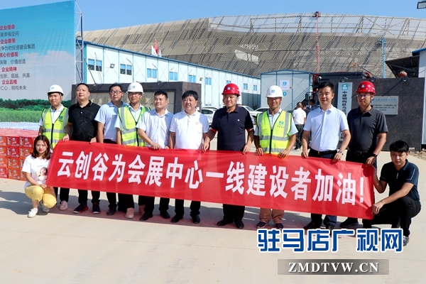 愛心企業(yè)到市國際會展中心慰問一線建設(shè)者