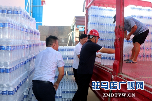 愛心企業(yè)到市國際會展中心慰問一線建設(shè)者