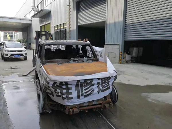 愛車4S店保養(yǎng)檢修，駐馬店車主被通知車自燃燒報(bào)廢