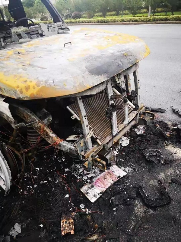 愛車4S店保養(yǎng)檢修，駐馬店車主被通知車自燃燒報(bào)廢