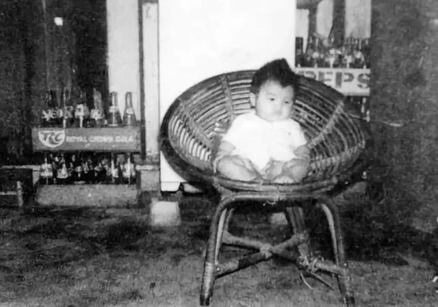 那個(gè)“躲在車(chē)底”，消失了快10年的阿杜去哪了？
