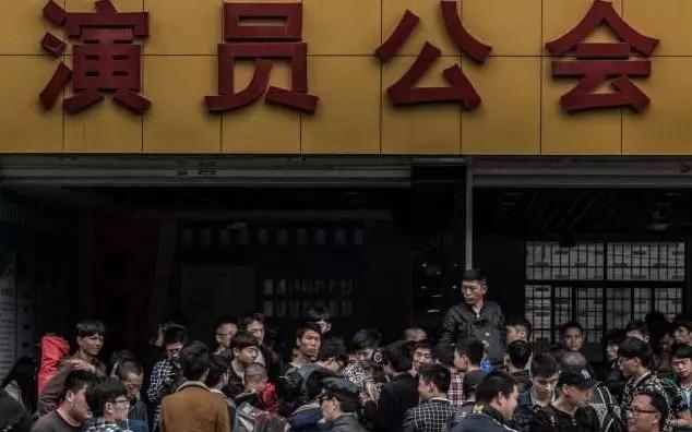 拍電視劇不如拍抖音？橫店群演紛紛轉(zhuǎn)戰(zhàn)短視頻