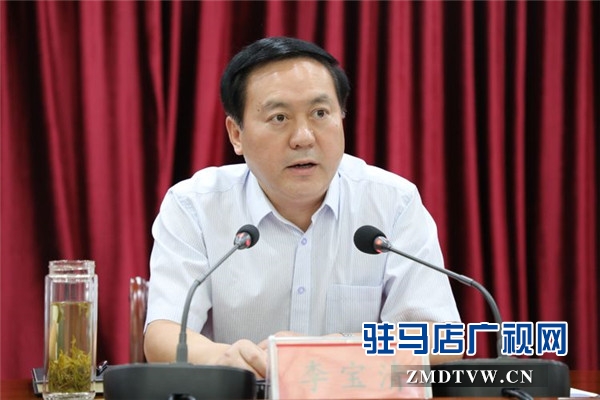  2019年駐馬店市扶困助學金發(fā)放儀式上駐馬店市女企業(yè)家協(xié)會24名愛心女企業(yè)家受到表彰